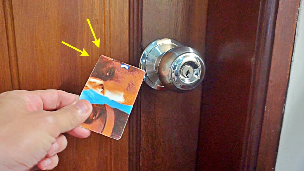 how to pick a door lock with credit card